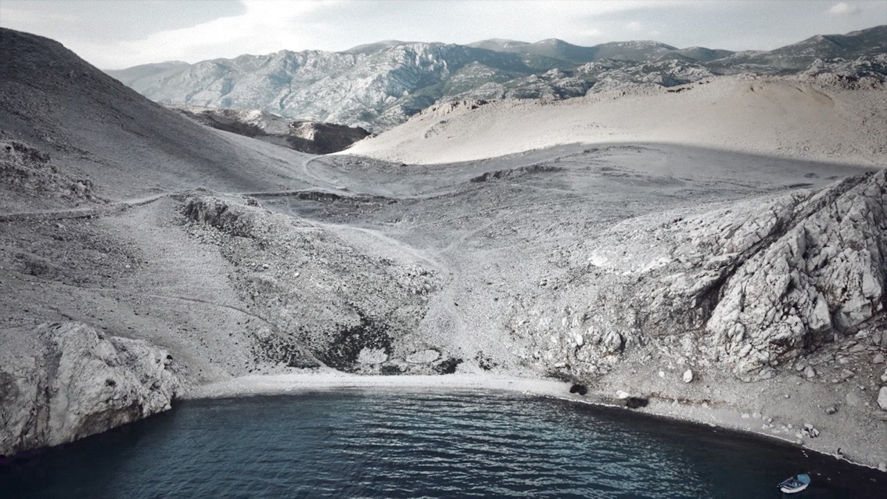 The barren coastal landscape of Slana
